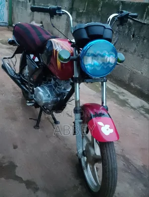 TVS HLX 125 2023 Red