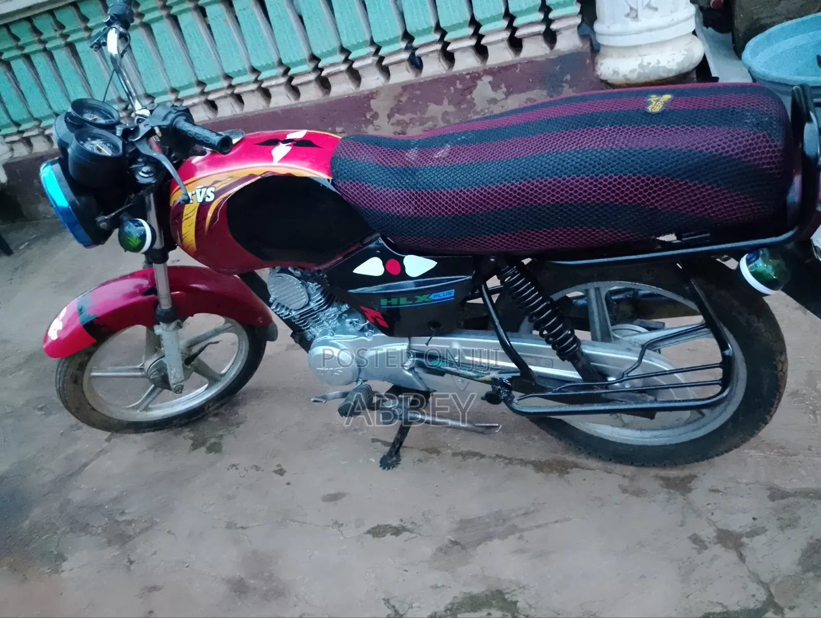 TVS HLX 125 2023 Red