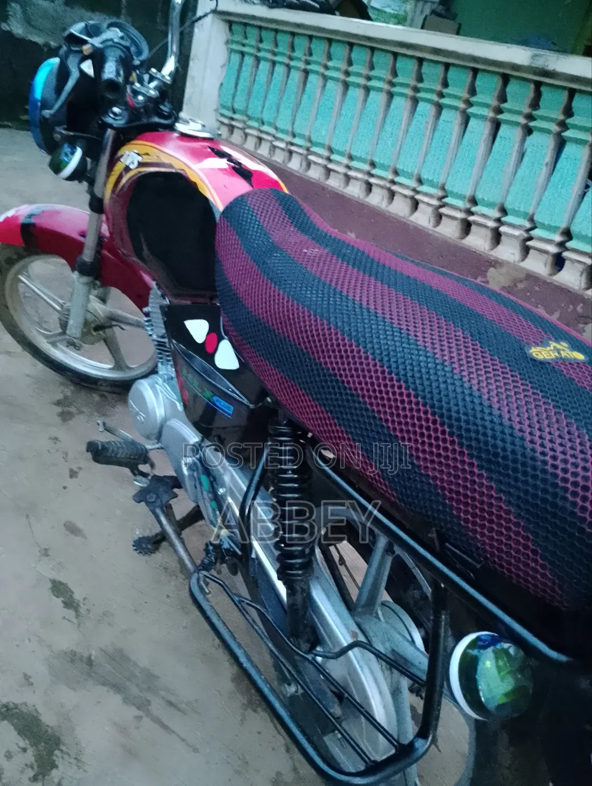 TVS HLX 125 2023 Red