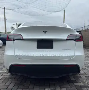 Tesla Model Y 75D kWh Performance 2021 White