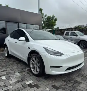 Tesla Model Y 75D kWh Performance 2021 White