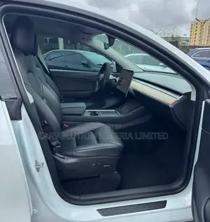 Tesla Model Y 75D kWh Performance 2021 White