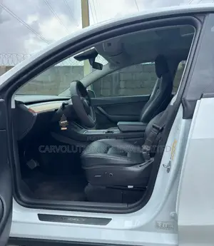Tesla Model Y 75D kWh Performance 2021 White