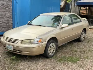 Toyota Camry Automatic 1999 Gold