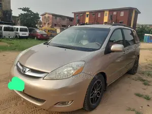 Toyota Sienna 2006 Gold