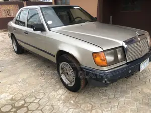 Mercedes-Benz 220E 1986 Brown