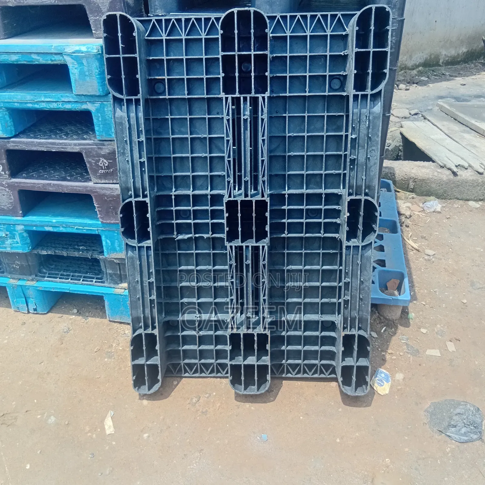 Heavy-Duty Plastic Pallets for Warehousing and Logistics