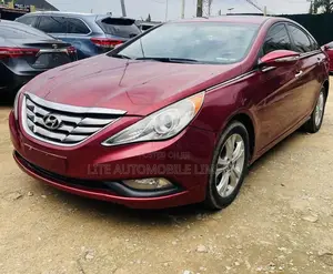 Hyundai Sonata Limited 2.0T w/17" Wheels (2.0L 4cyl 6A) 2011 Beige