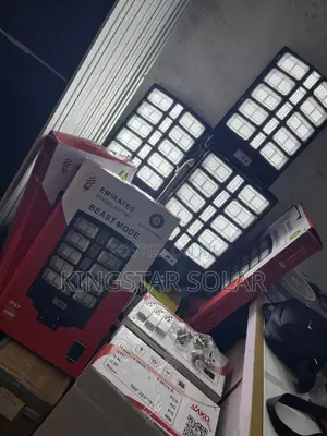 Emirates 4000w Solar Street Light