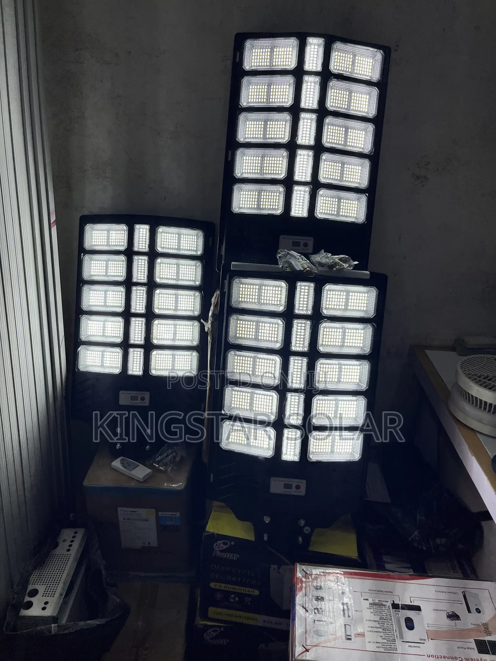 Emirates 4000W Solar Street Light (Beast Mode)