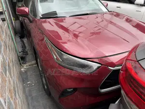 Toyota Highlander XLE 2021 Red
