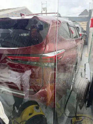 Toyota Highlander XLE 2021 Red