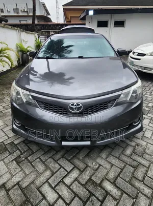 Toyota Camry SE 4dr Sedan (2.5L 4cyl 6A) 2013 Gray