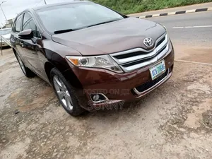 Toyota Venza XLE 2010 Brown