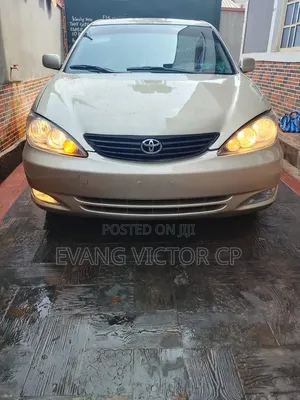 Toyota Camry XLE 4dr Sedan (2.4L 4cyl 5A) 2006 Gold