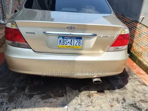 Toyota Camry XLE 4dr Sedan (2.4L 4cyl 5A) 2006 Gold