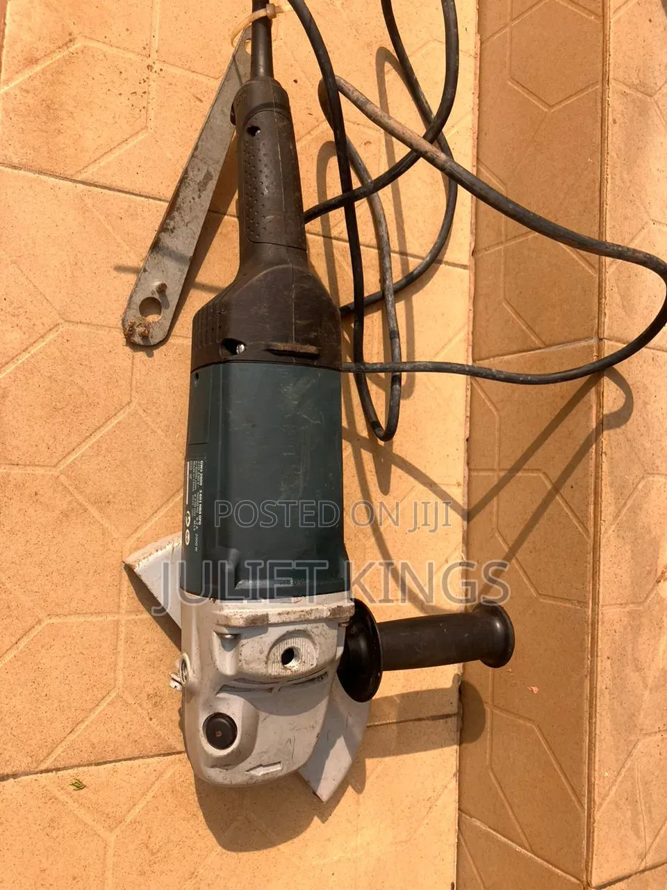 Bosch Cutting Machine