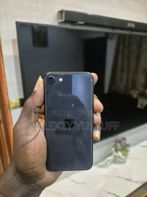 Apple iPhone SE (2020) 128 GB Black