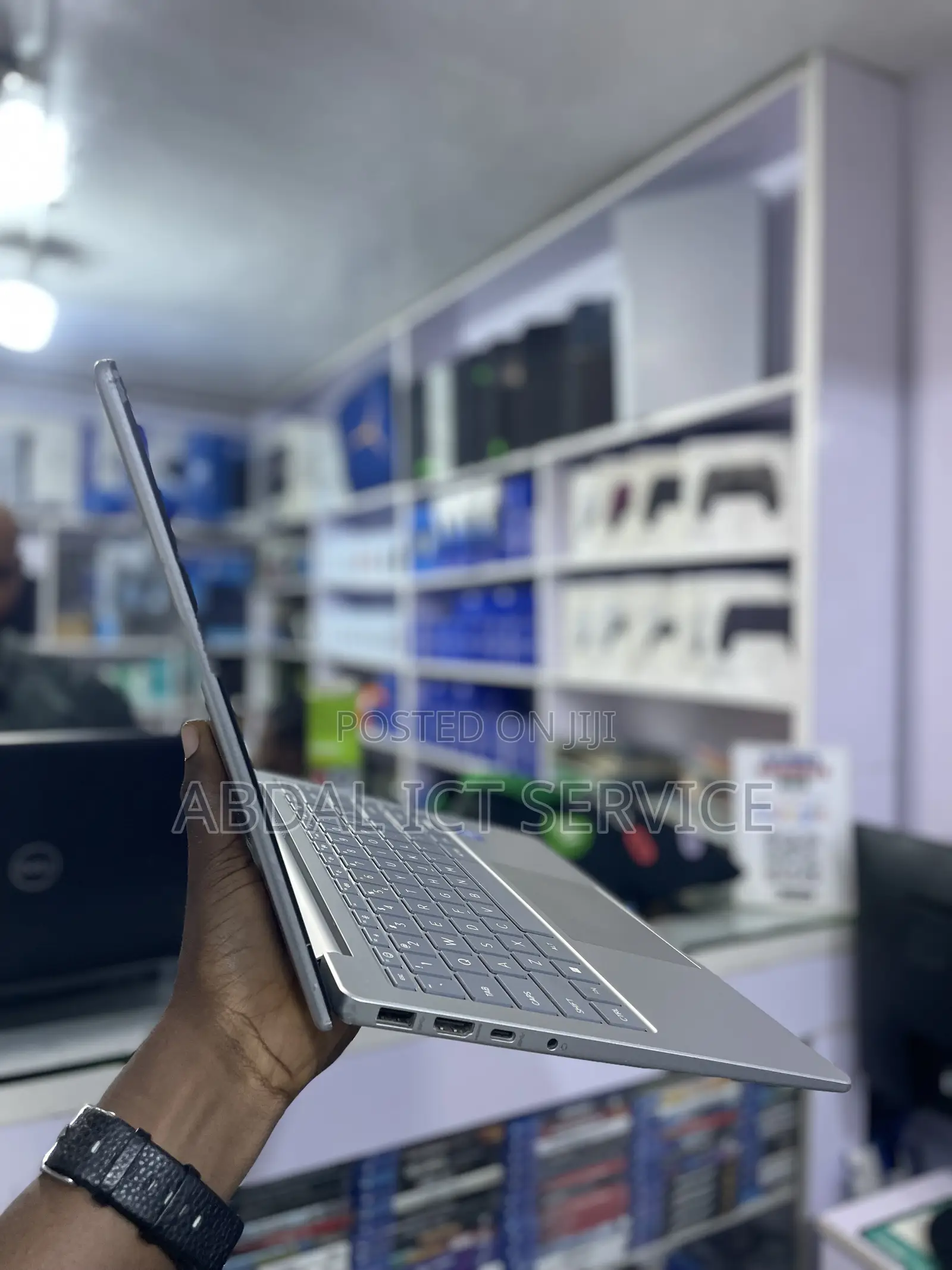 Laptop HP 14-ep0063 8GB Intel Core i5 SSD 256GB