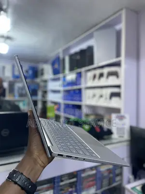 Laptop HP 14-ep0063 8GB Intel Core i5 SSD 256GB