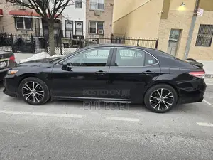 Toyota Camry SE FWD (2.5L 4cyl 8AM) 2018 Black