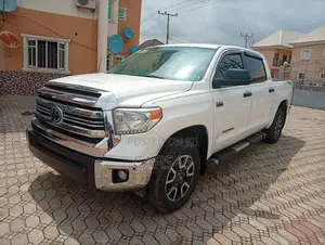 Toyota Tundra SR 5.7L V8 4x4 Double Cab 6.6 ft. box 145.7 in. WB 2017