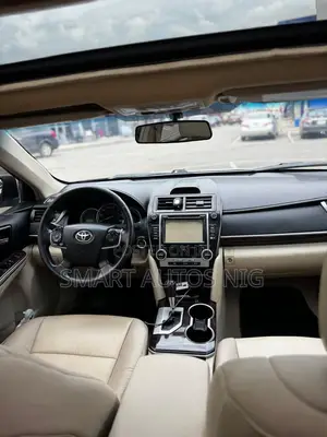 Toyota Camry XLE 4dr Sedan (3.5L 6cyl 6A) 2014 Gold