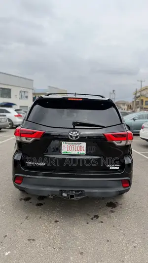 Toyota Highlander XLE 4x4 V6 (3.5L 6cyl 8A) 2018 Black