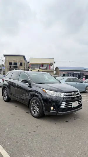 Toyota Highlander XLE 4x4 V6 (3.5L 6cyl 8A) 2018 Black