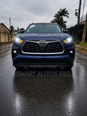 Toyota Highlander XLE 2021 Blue