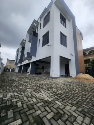 4bdrm Penthouse in Ajah Lekki Estate for sale
