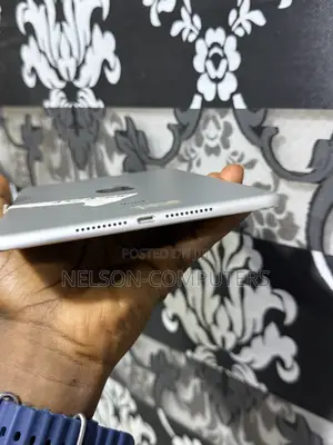 Apple iPad mini 4 128 GB Gray