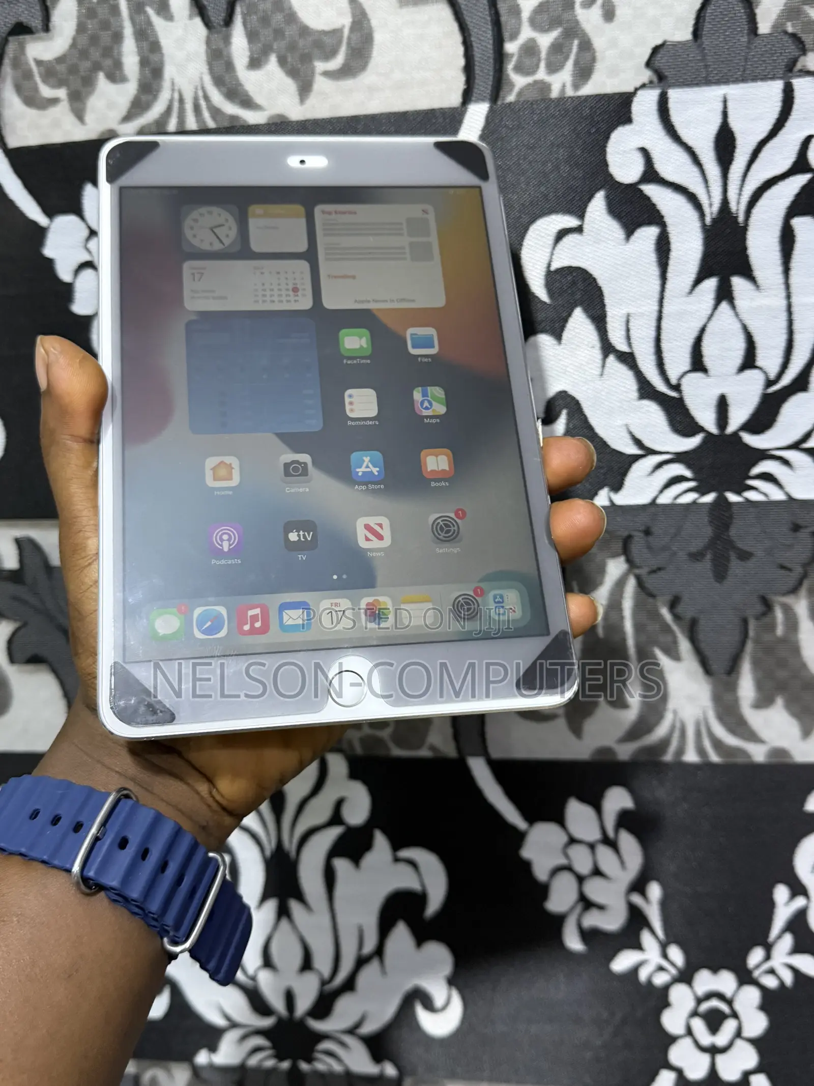 Apple iPad mini 4 128 GB Gray
