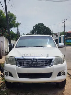 Toyota Hilux 2014 White