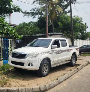 Toyota Hilux 2014 White