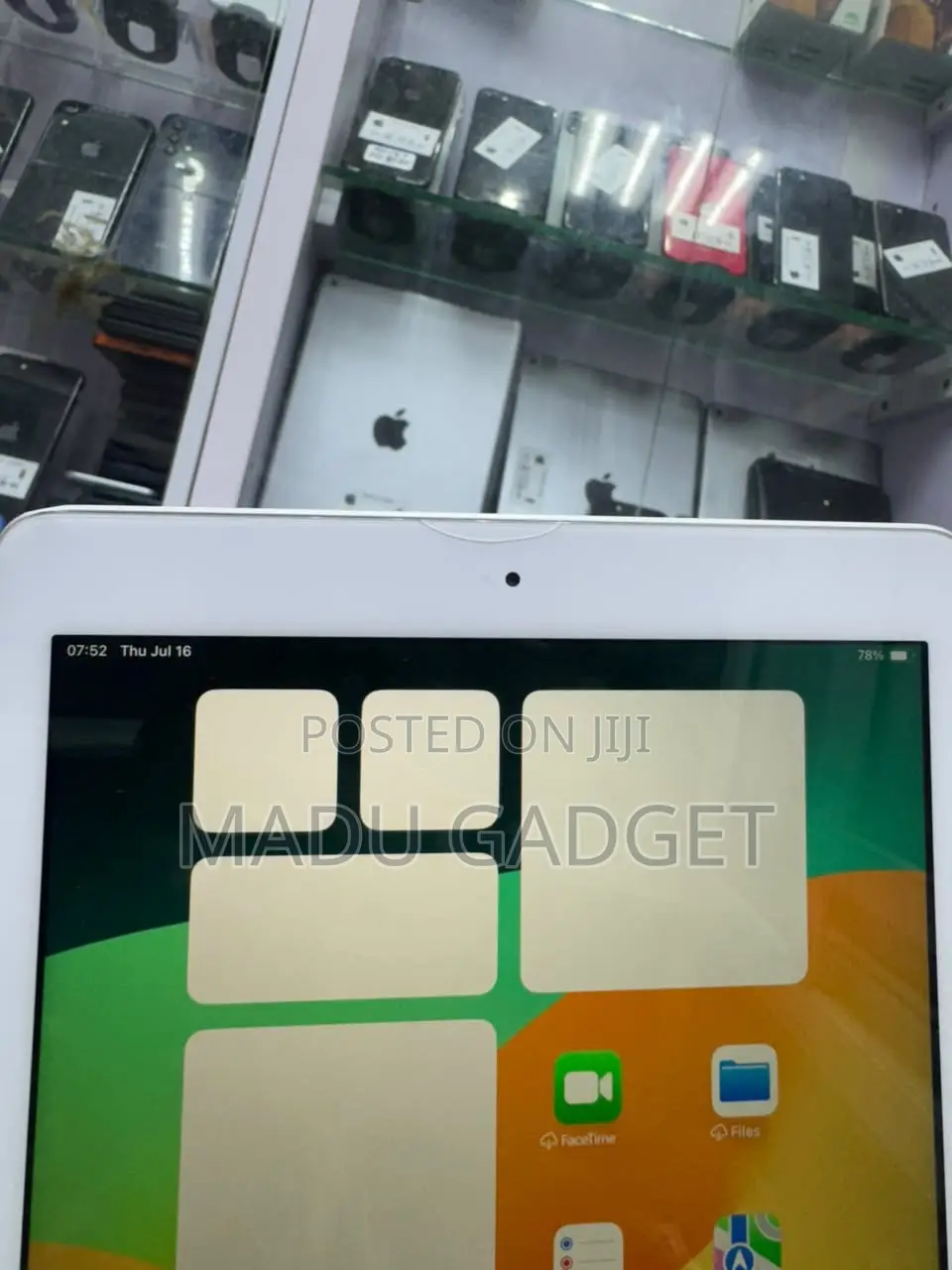 Apple iPad 9.7 32 GB Gray