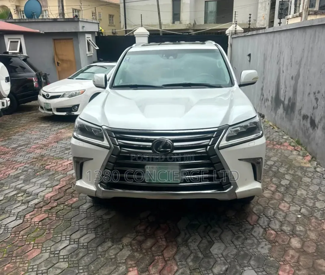 Lexus LX 2018 White