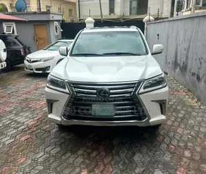Lexus LX 2018 White