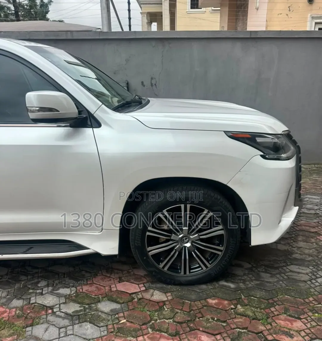 Lexus LX 2018 White