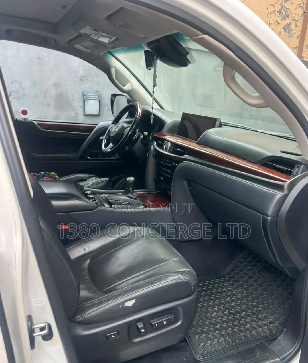 Lexus LX 2018 White