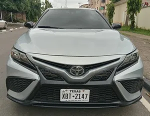 Toyota Camry SE 2022 Silver
