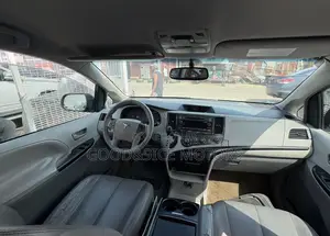 Toyota Sienna 2015 Gray