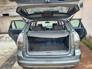 Toyota Matrix Hatchback FWD (1.8L 4cyl 5M) 2007 Gray