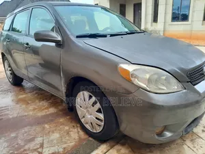 Toyota Matrix Hatchback FWD (1.8L 4cyl 5M) 2007 Gray