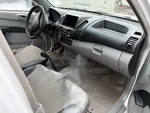 Mitsubishi L200 Club Cab 2.0 4WD 2002 White