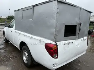 Mitsubishi L200 Club Cab 2.0 4WD 2002 White