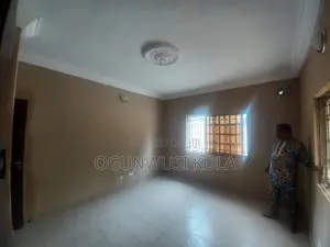 3bdrm Block of Flats in Pearl Estate, Adekunle for rent