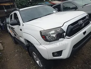 Toyota Tacoma 2018 White