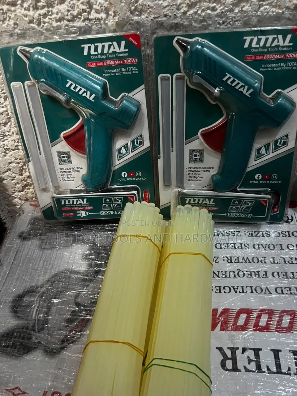 Total Tools Brand 20W Hot Glue Gun and Glue
