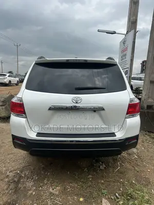 Toyota Highlander SE 2012 White